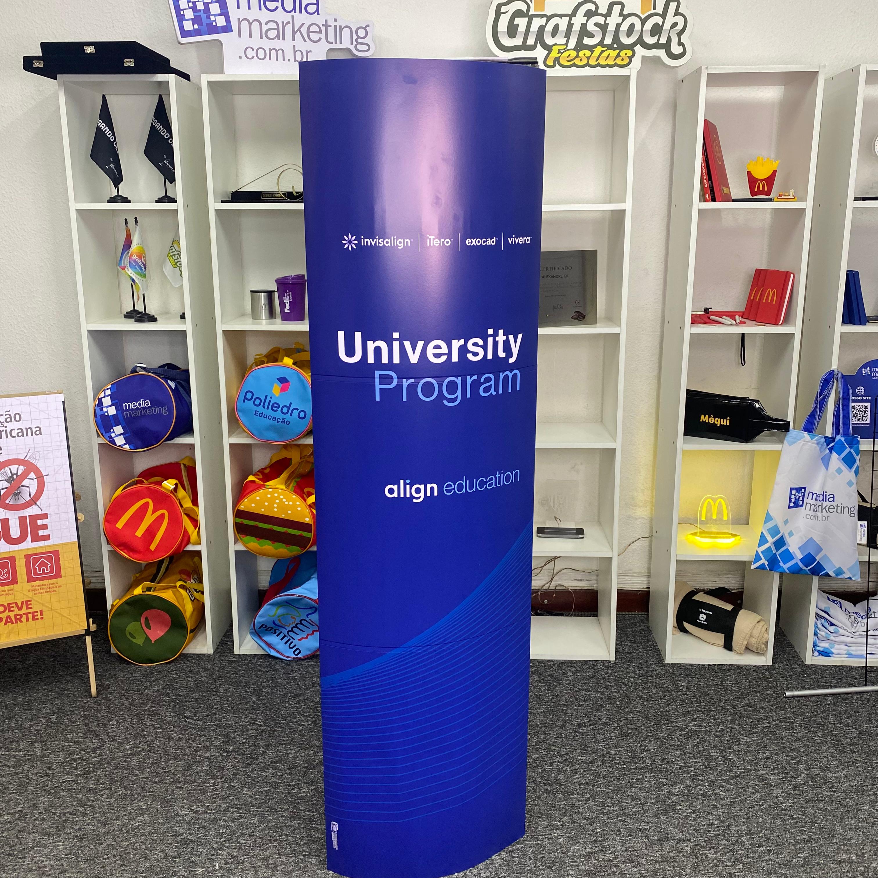 Aplicação Totem Elíptico Invisalign